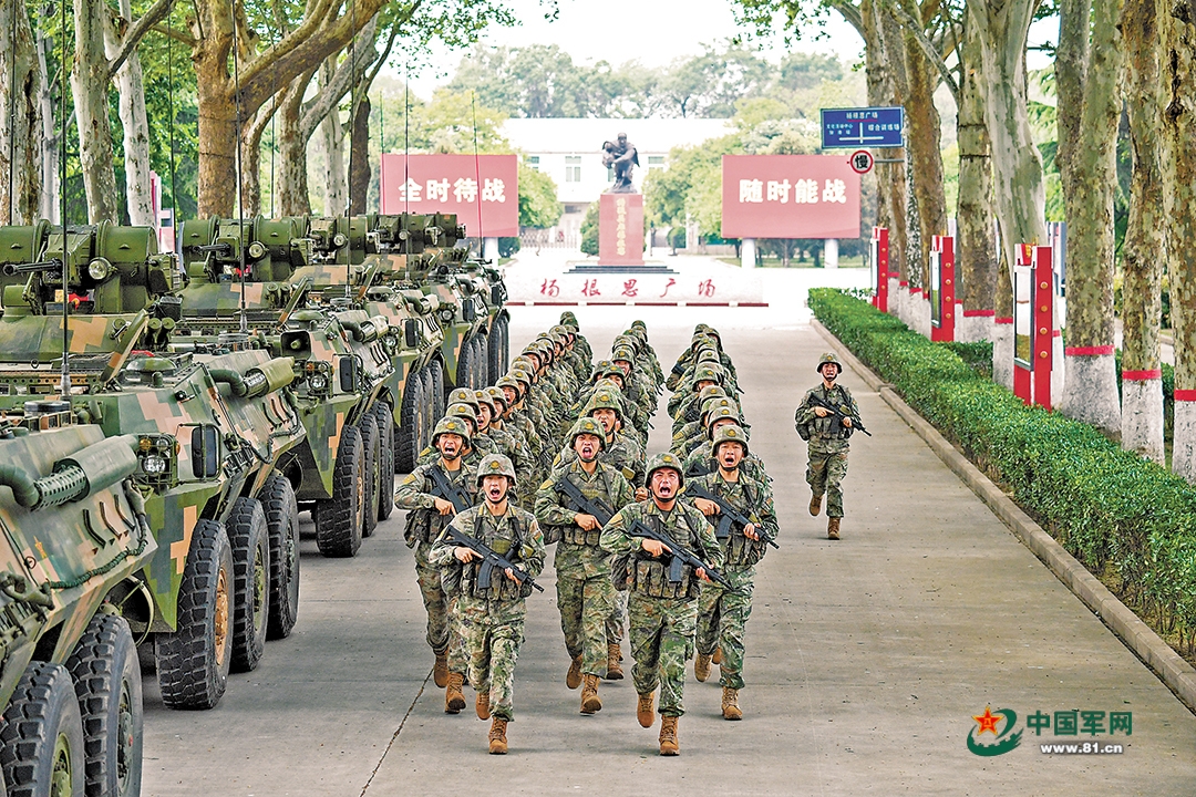 B体育-江阴潼鹏积极备战，全队士气高涨